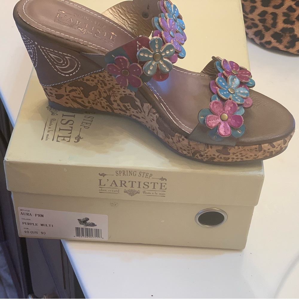 LARTISTE, wedge sandal, never worn size 9!